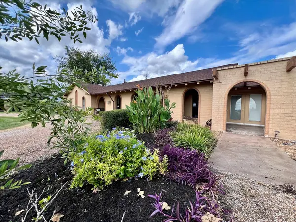 2079 County Road 226, Giddings, TX 78942