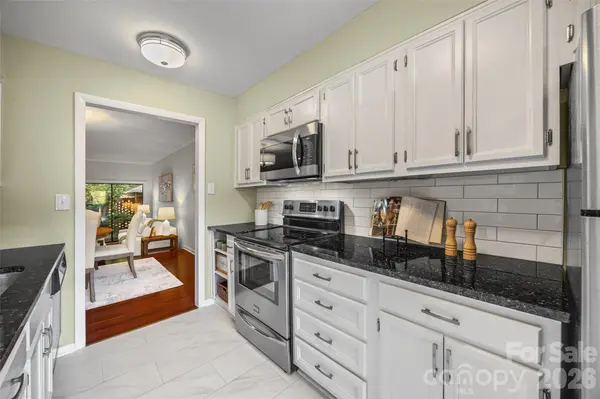 5803 Sharon RD #E, Charlotte, NC 28210
