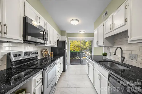 5803 Sharon RD #E, Charlotte, NC 28210