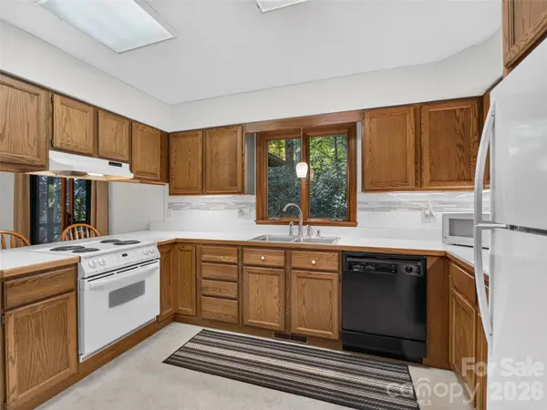 64 Surrey LN, Brevard, NC 28712