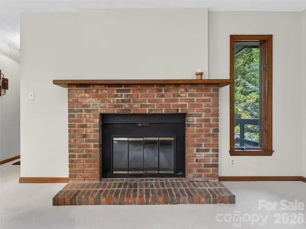 64 Surrey LN, Brevard, NC 28712