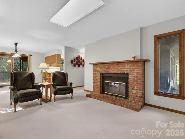 64 Surrey LN, Brevard, NC 28712
