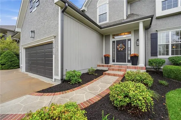 13813 Richards ST, Overland Park, KS 66221