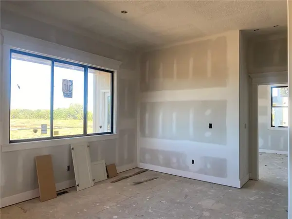 18994 W 193rd TER, Spring Hill, KS 66083