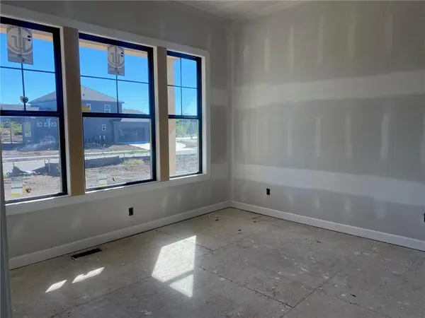 18994 W 193rd TER, Spring Hill, KS 66083