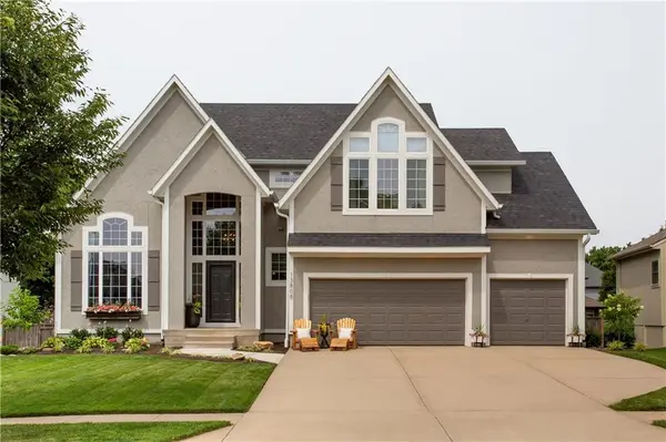 13808 Parkhill ST, Overland Park, KS 66221