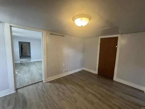 1129 W Oregon ST, Evansville, IN 47710-1935