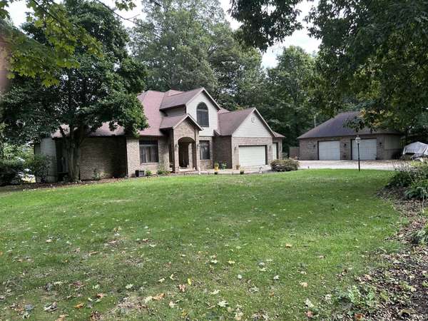 14521 Olive LN, Plymouth, IN 46563