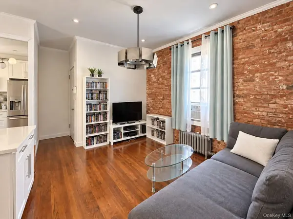 21-68 35 ST #3B, Astoria, NY 11105