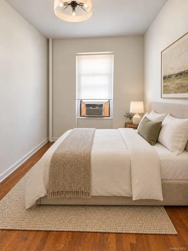 21-68 35 ST #3B, Astoria, NY 11105