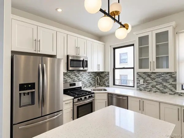 21-68 35 ST #3B, Astoria, NY 11105