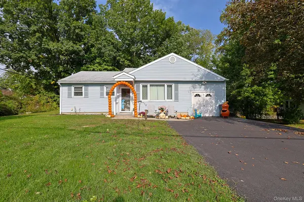 1 Rocky LN, New Windsor, NY 12553