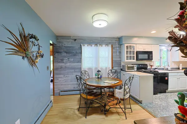1 Rocky LN, New Windsor, NY 12553