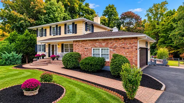 476 Hilltop RD, Yorktown Heights, NY 10598