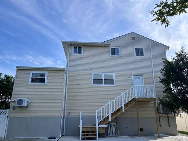 68 Ann DR, Freeport, NY 11520