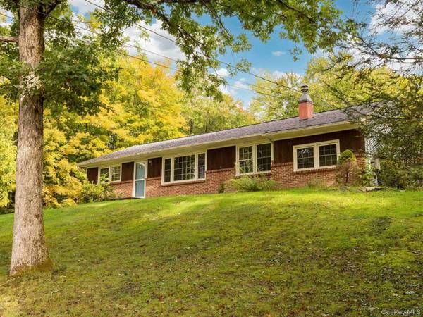 5 Van De Bogart RD, Woodstock, NY 12498