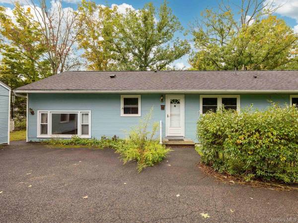 5 Van De Bogart RD, Woodstock, NY 12498