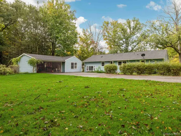 5 Van De Bogart RD, Woodstock, NY 12498
