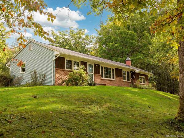 5 Van De Bogart RD, Woodstock, NY 12498