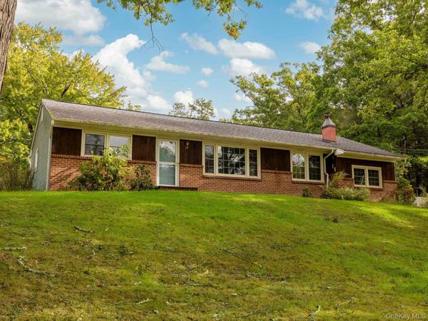 5 Van De Bogart RD, Woodstock, NY 12498
