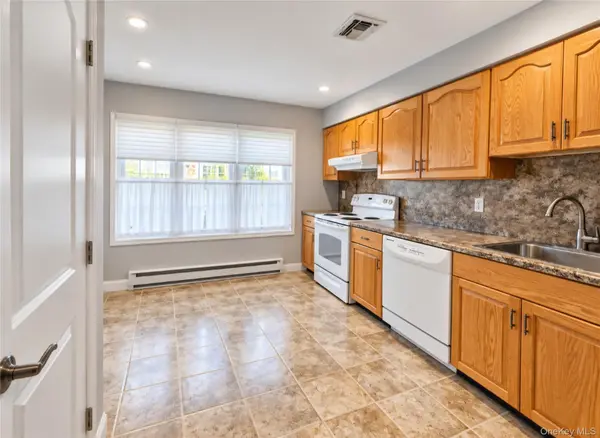 36 Revere DR, Sayville, NY 11782