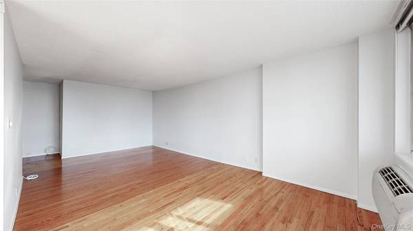 118-17 Union TPKE ##18K, Forest Hills, NY 11375