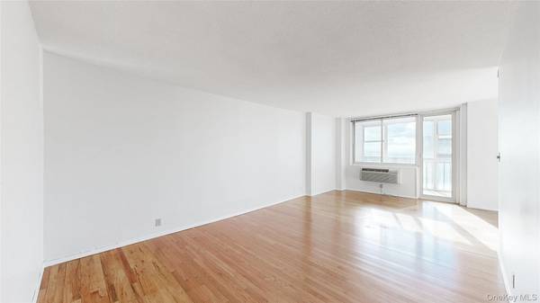 118-17 Union TPKE ##18K, Forest Hills, NY 11375