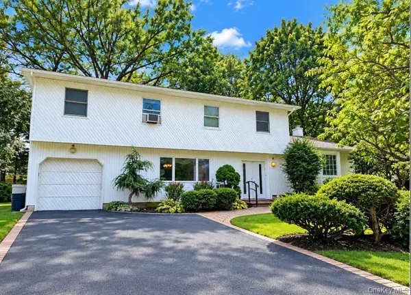46 Stevenson PL, Deer Park, NY 11729