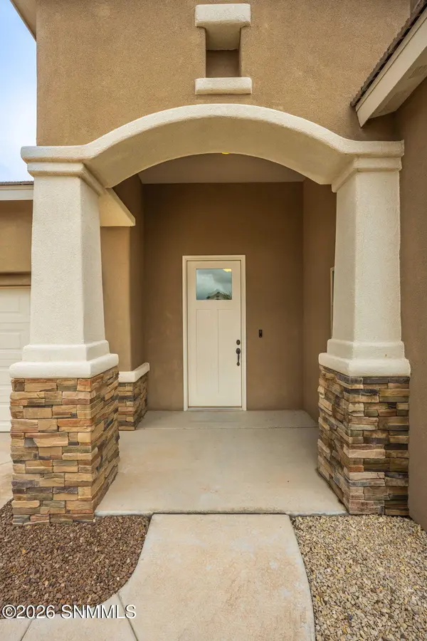 6060 Arosa ST, Las Cruces, NM 88012