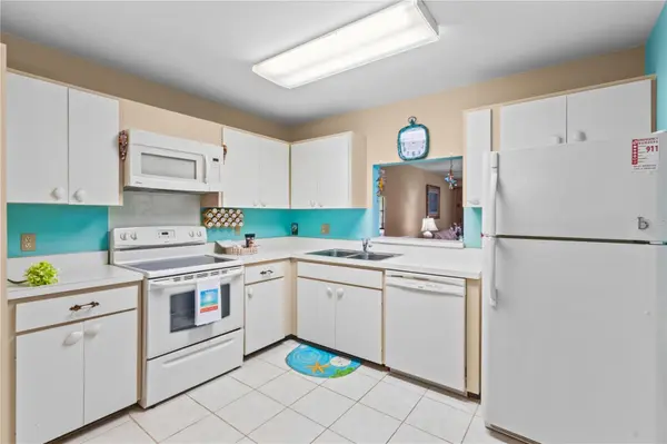 521 LAKESIDE DR, Bradenton, FL 34210