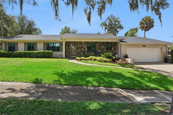 1325 OVERLOOK DR, Mount Dora, FL 32757