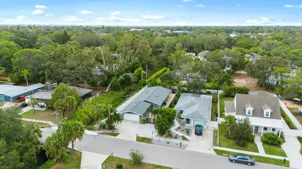 2598 WOOD ST, Sarasota, FL 34237