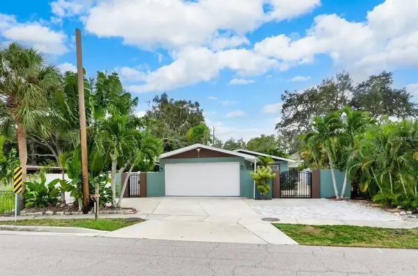 2598 WOOD ST, Sarasota, FL 34237