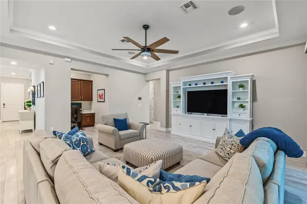 8037 LUDINGTON CIR, Orlando, FL 32836