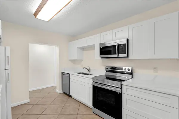 2037 WOODLAWN DR, Orlando, FL 32803