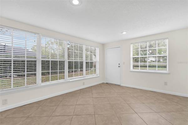 2037 WOODLAWN DR, Orlando, FL 32803