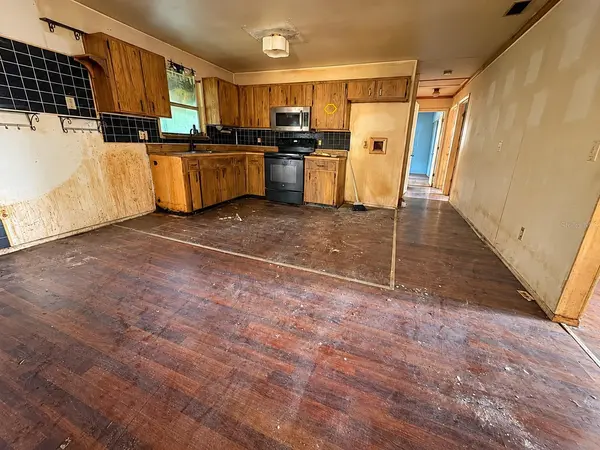 1825 HUGGINS DR, Apopka, FL 32703