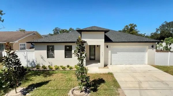 707 W COUNTRY CLUB DR, Tampa, FL 33612