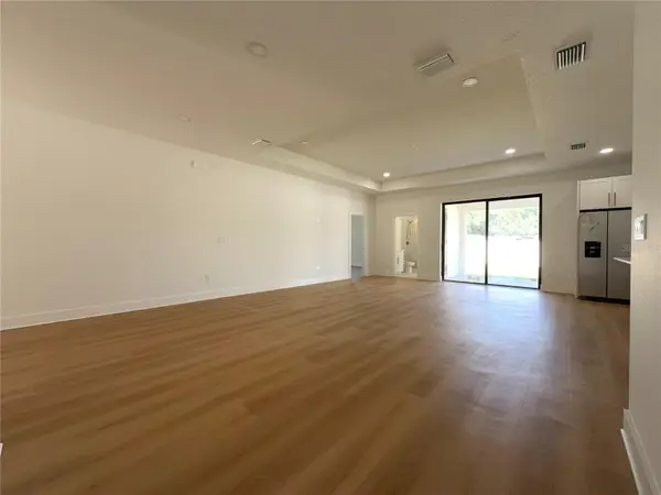 707 W COUNTRY CLUB DR, Tampa, FL 33612