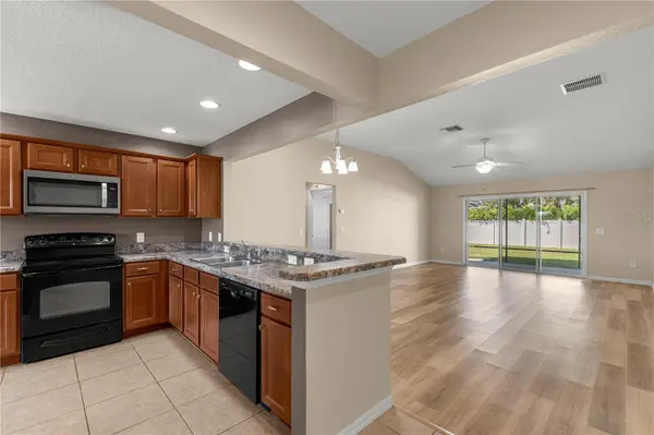 12166 NE 51ST CIR, Oxford, FL 34484