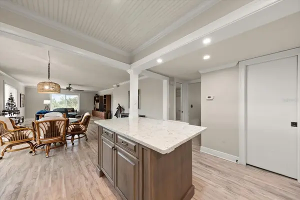 155 BLUFF VIEW DR #209, Belleair Bluffs, FL 33770