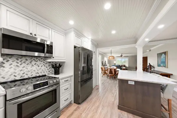 155 BLUFF VIEW DR #209, Belleair Bluffs, FL 33770