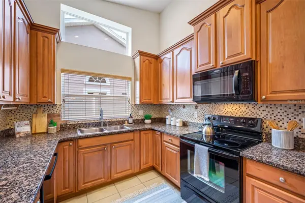5619 WALKINGSTICK LN, Wesley Chapel, FL 33543