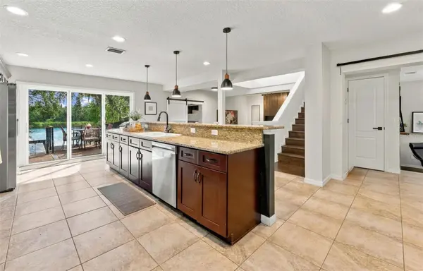 3006 RIVER GROVE DR, Tampa, FL 33610