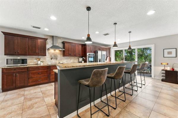3006 RIVER GROVE DR, Tampa, FL 33610