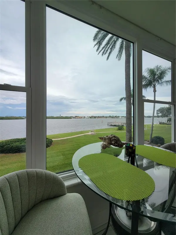 1847 SHORE DR S #204, South Pasadena, FL 33707