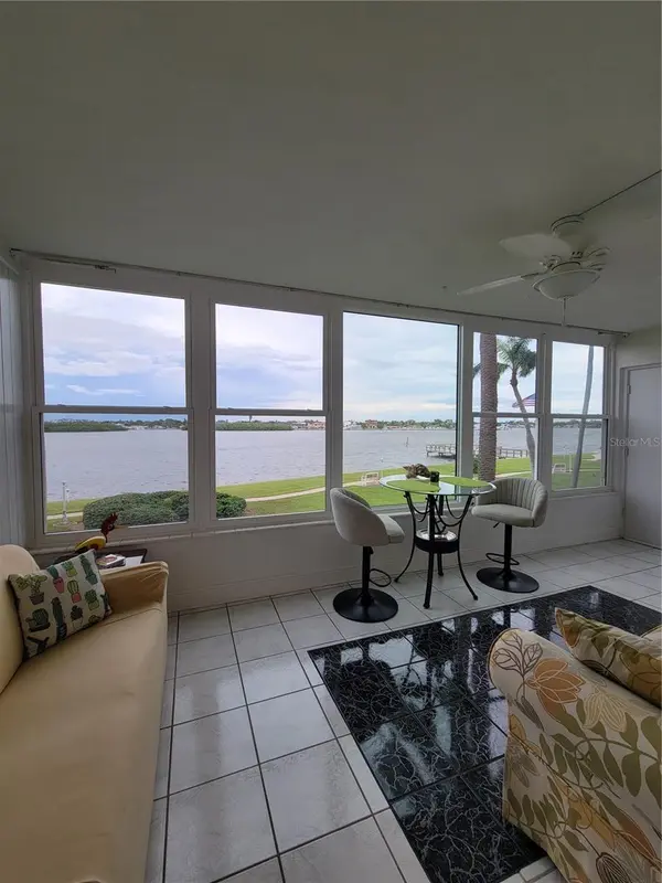 1847 SHORE DR S #204, South Pasadena, FL 33707