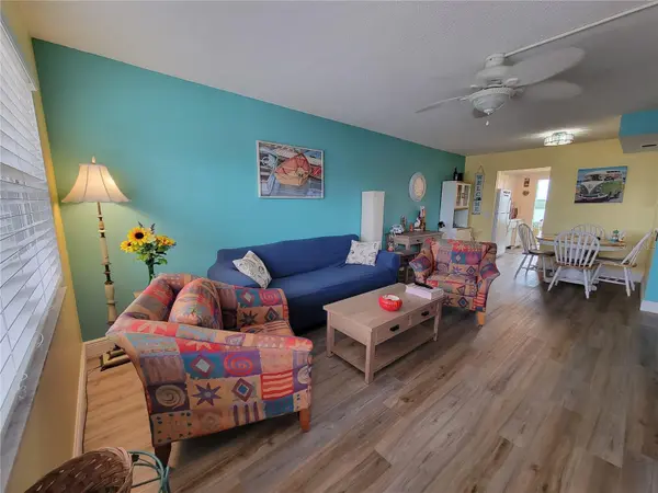 1847 SHORE DR S #204, South Pasadena, FL 33707