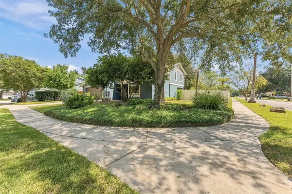 15801 COUNTRY LAKE DR, Tampa, FL 33624
