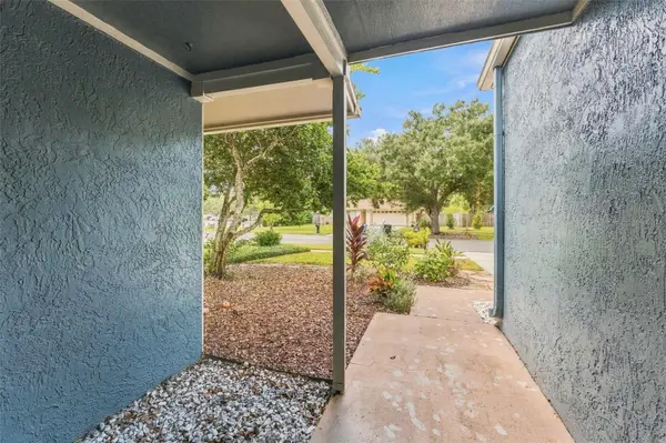 15801 COUNTRY LAKE DR, Tampa, FL 33624
